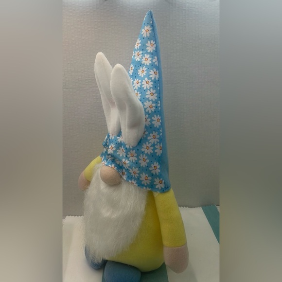 Flower Spring/Easter Bunny Gnome - Picture 5 of 10